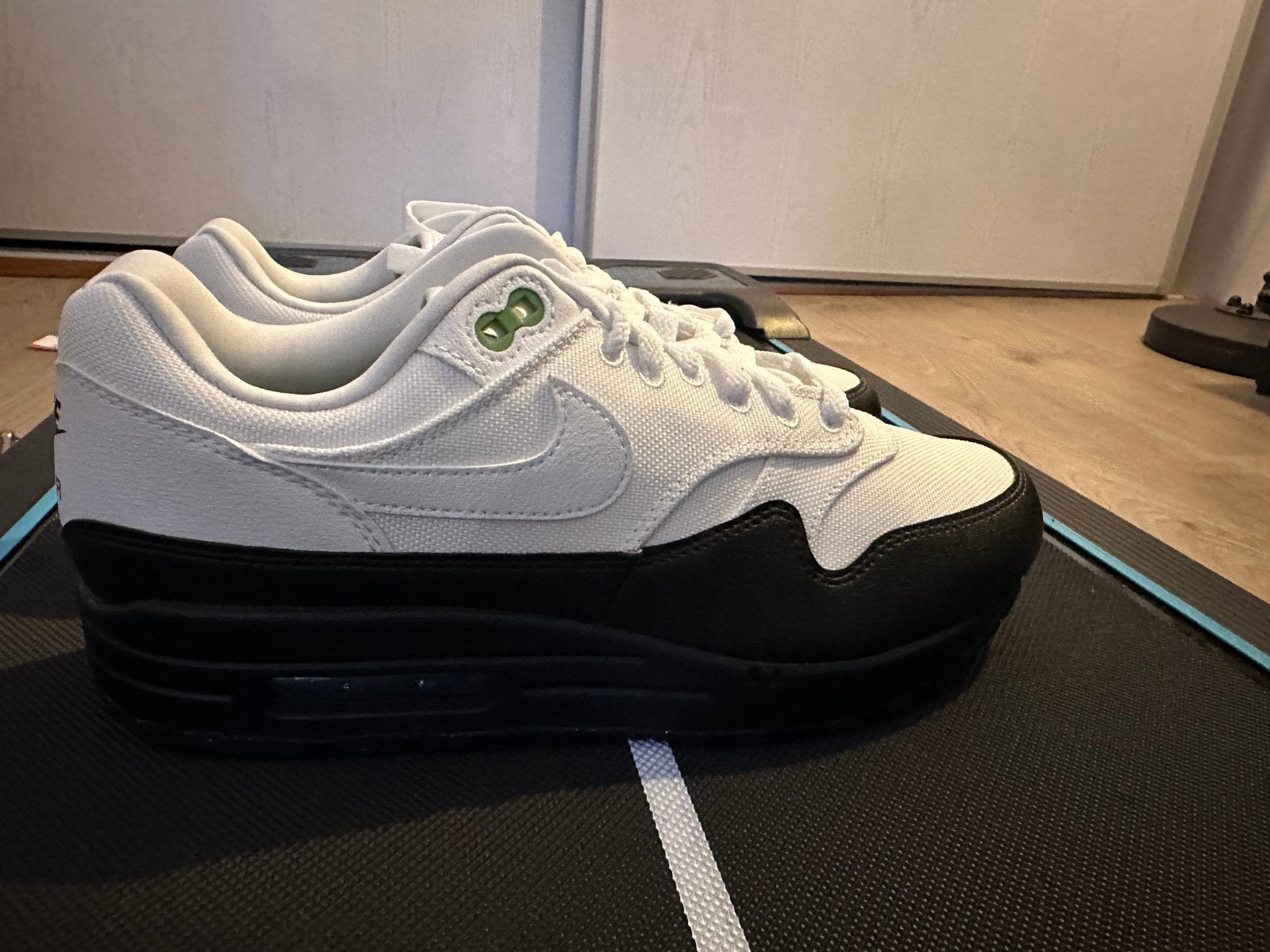 Nike Air Max 1 Chlorophyll, maat 42 te koop, Ophalen of Verzenden, Zo goed als nieuw, Hardloopschoenen, Nike