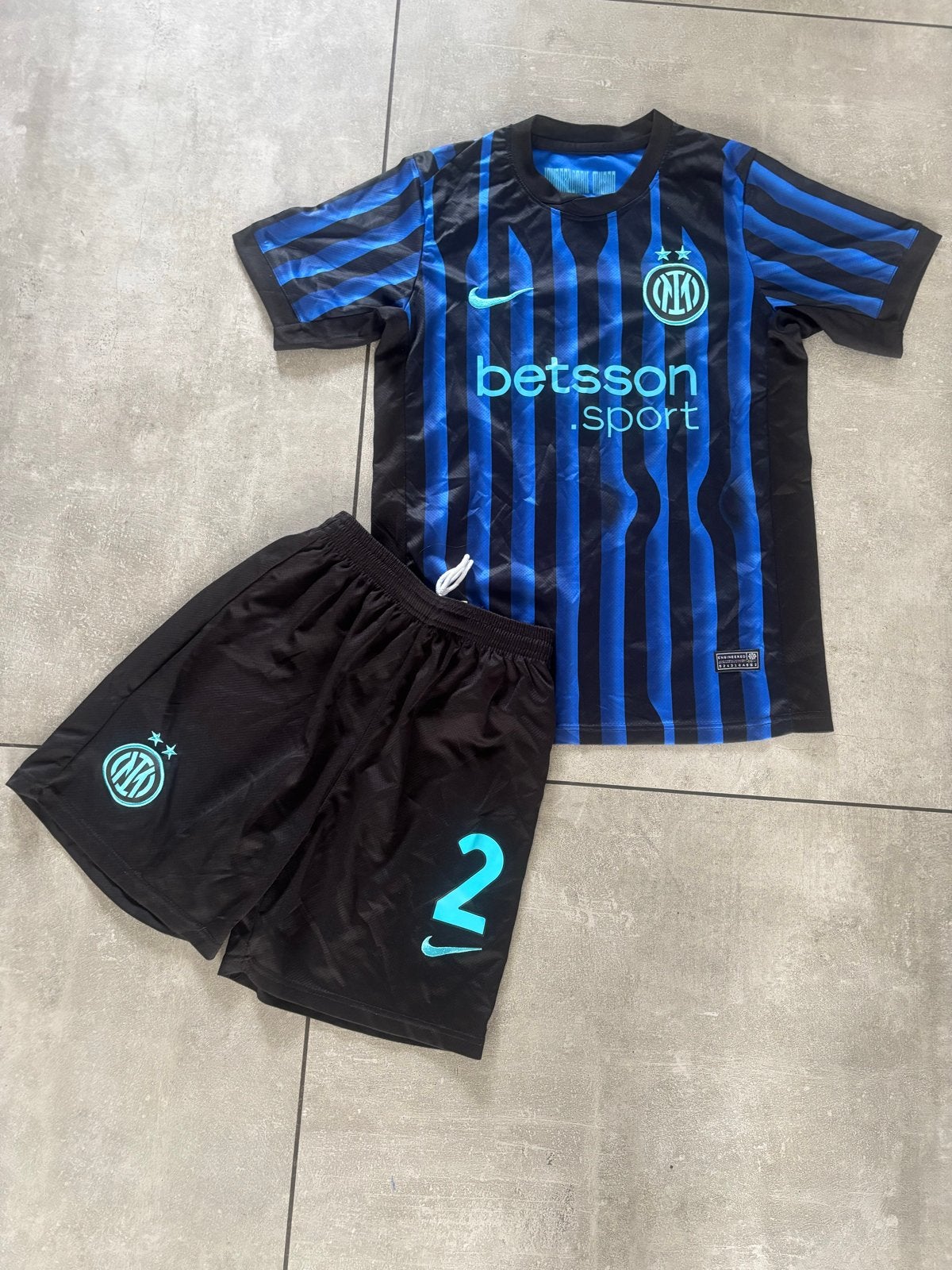 Inter Milan Thuisshirt 2025/26 Denzel Dumfries Maat S, Zwart, Ophalen of Verzenden, Zo goed als nieuw, Voetbal