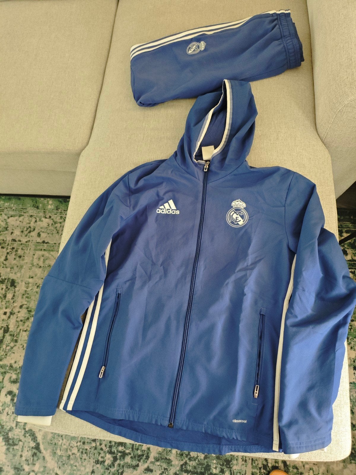 Adidas Real Madrid Trainingspak 2016/17 – Blauw

Origineel S, Ophalen, Zo goed als nieuw, Blauw, Voetbal