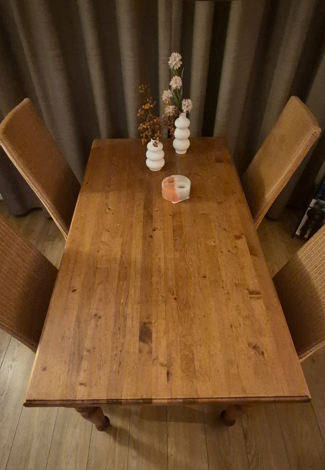 Houten eettafel met 4 rotan stoelen, Ophalen, Gebruikt, Overige materialen, 100 tot 150 cm