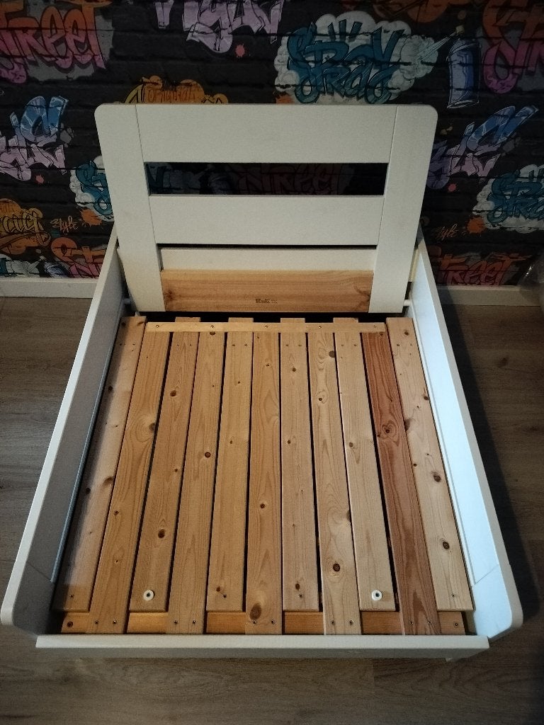 Uitschuifbed/ stoel, Ophalen, Eenpersoons, Wit, Zo goed als nieuw