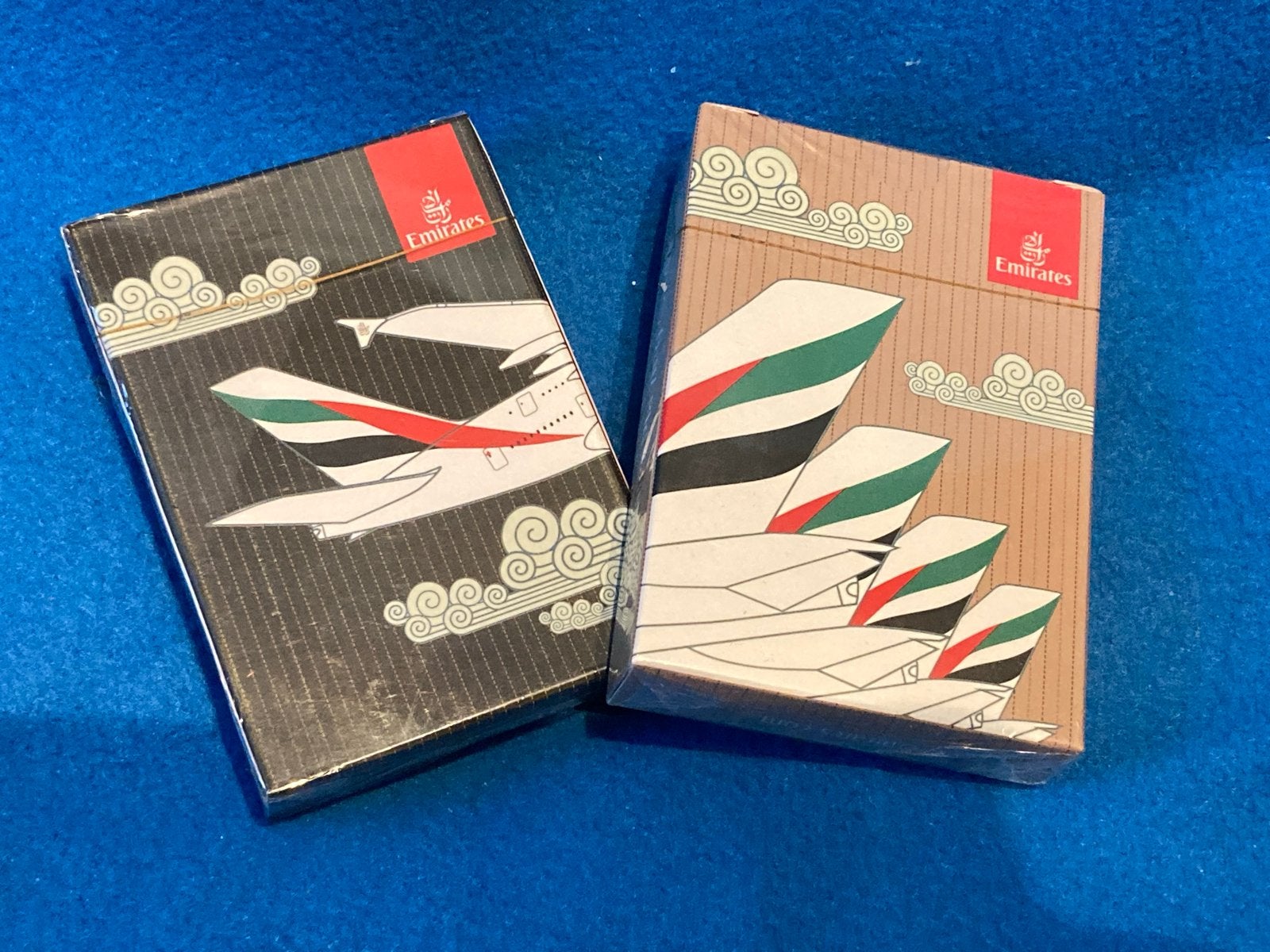 Emirates Playing Cards - 2 Nieuwe Decks, Verzamelen, Speelkaarten, Jokers en Kwartetten, Ophalen of Verzenden, Nieuw, Speelkaart(en)
