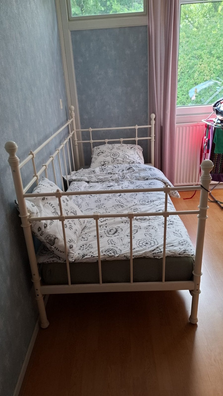 Bed, Huis en Inrichting, Slaapkamer | Bedden, Ophalen, 90 cm, Eenpersoons, Wit