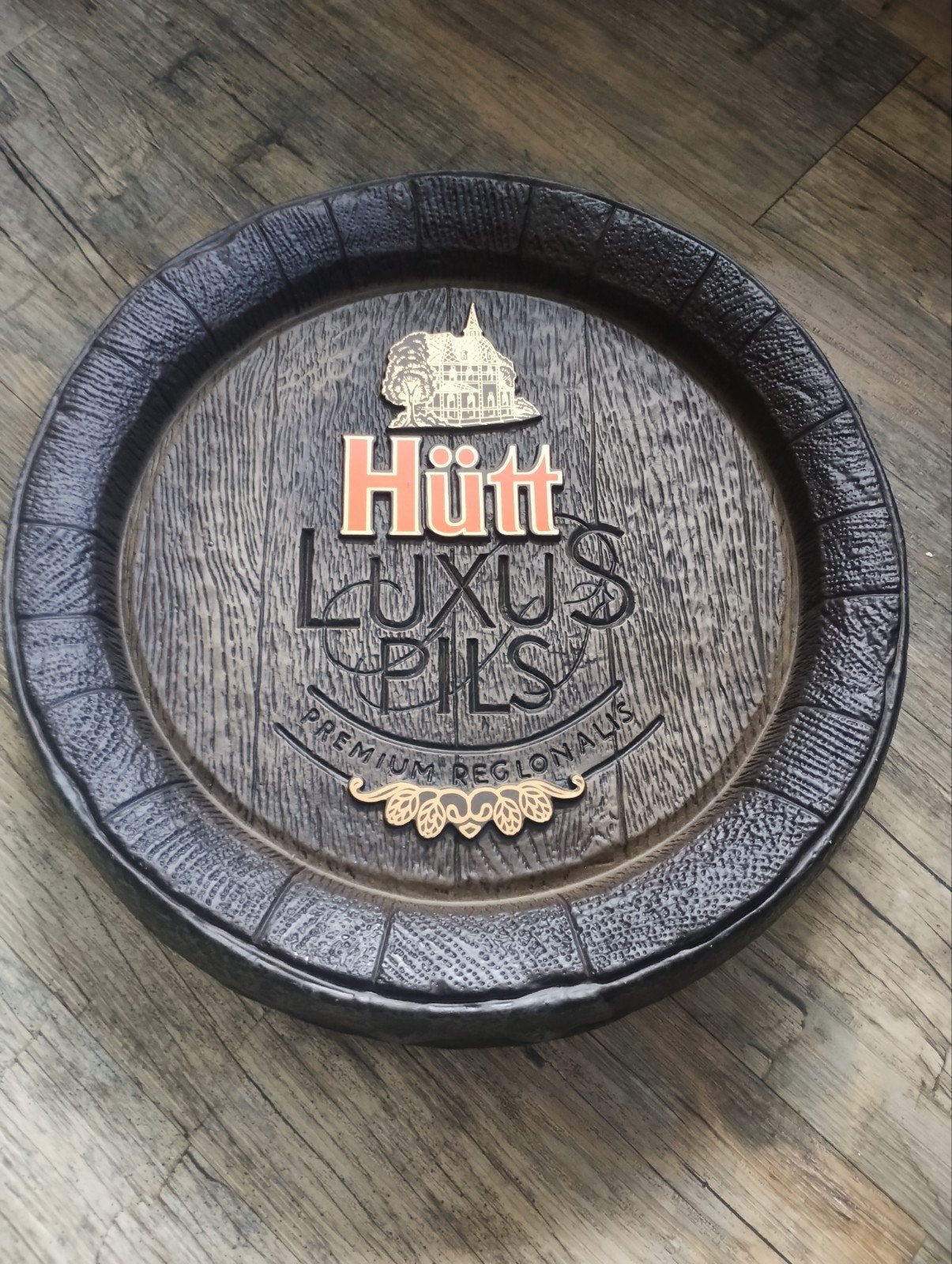 Hütt Luxus Pils bier reclamebord, Verzamelen, Ophalen of Verzenden, Nieuw, Reclamebord, Plaat of Schild, Overige merken