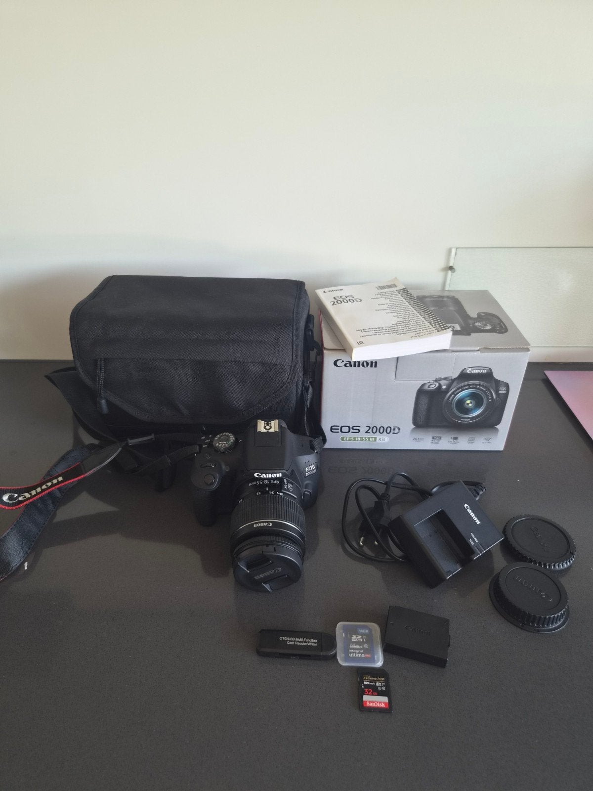 Canon EOS 2000D met accessoires en geheugenkaarten, Ophalen, Nieuw, Canon, 8 keer of meer