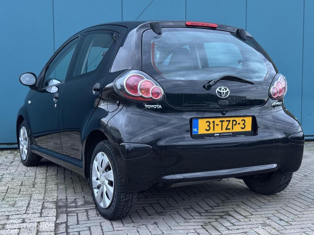 Toyota Aygo 1.0 VVT-i Comfort 5Drs Airco Nwe Koppeling, Auto's, Voorwielaandrijving, Euro 5, Gebruikt, 4 stoelen