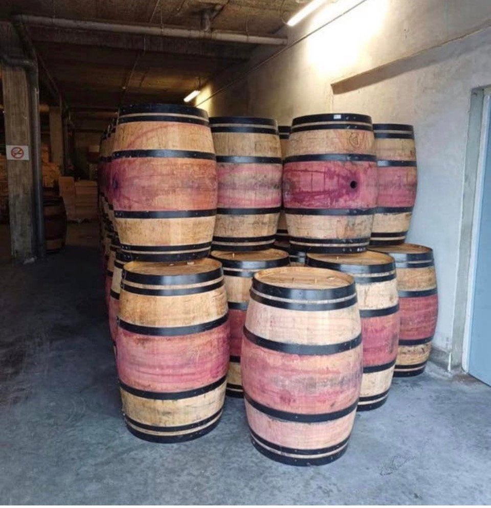 Eikenhouten regenton / wijnvat met zwarte banden, Ophalen, 150 liter of meer, Zo goed als nieuw, Bb