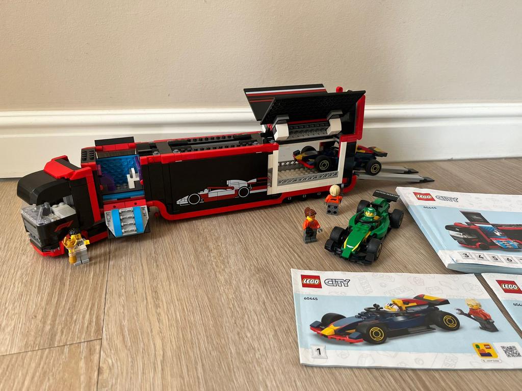 LEGO City F1 Truck met RB20 en AMR24 F1 auto's - 60445, Kinderen en Baby's, Speelgoed | Duplo en Lego, Ophalen, City, Lego, Zo goed als nieuw