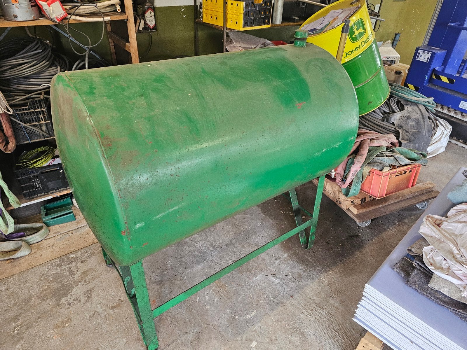 Olievat op poten - Ideaal voor BBQ smoker project, Ophalen, Gebruikt