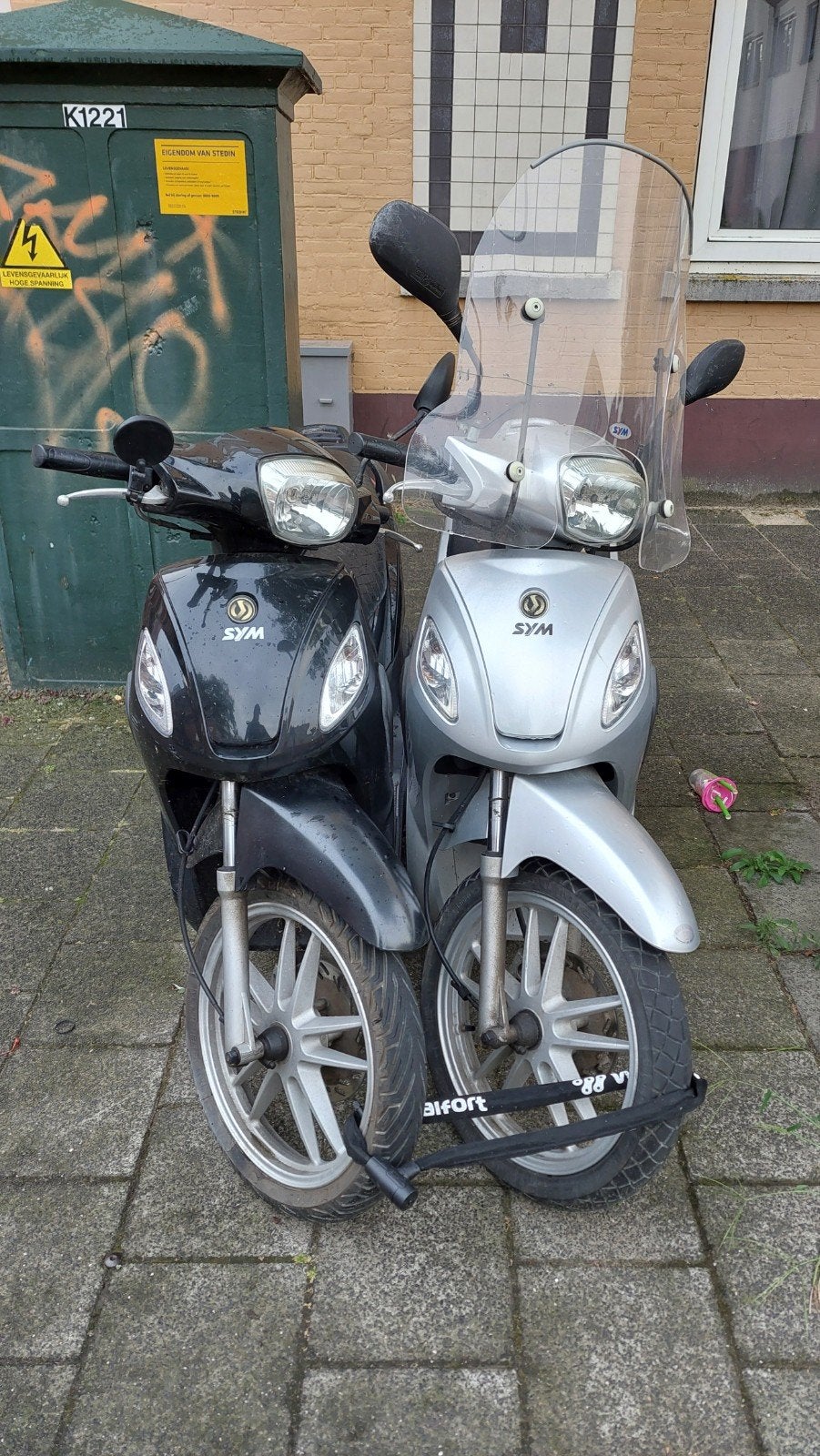 2x Sym Symphony 50 scooters - Zilver en Zwart - 2010, Fietsen en Brommers, Snorfietsen en Snorscooters, Ophalen of Verzenden, Gebruikt