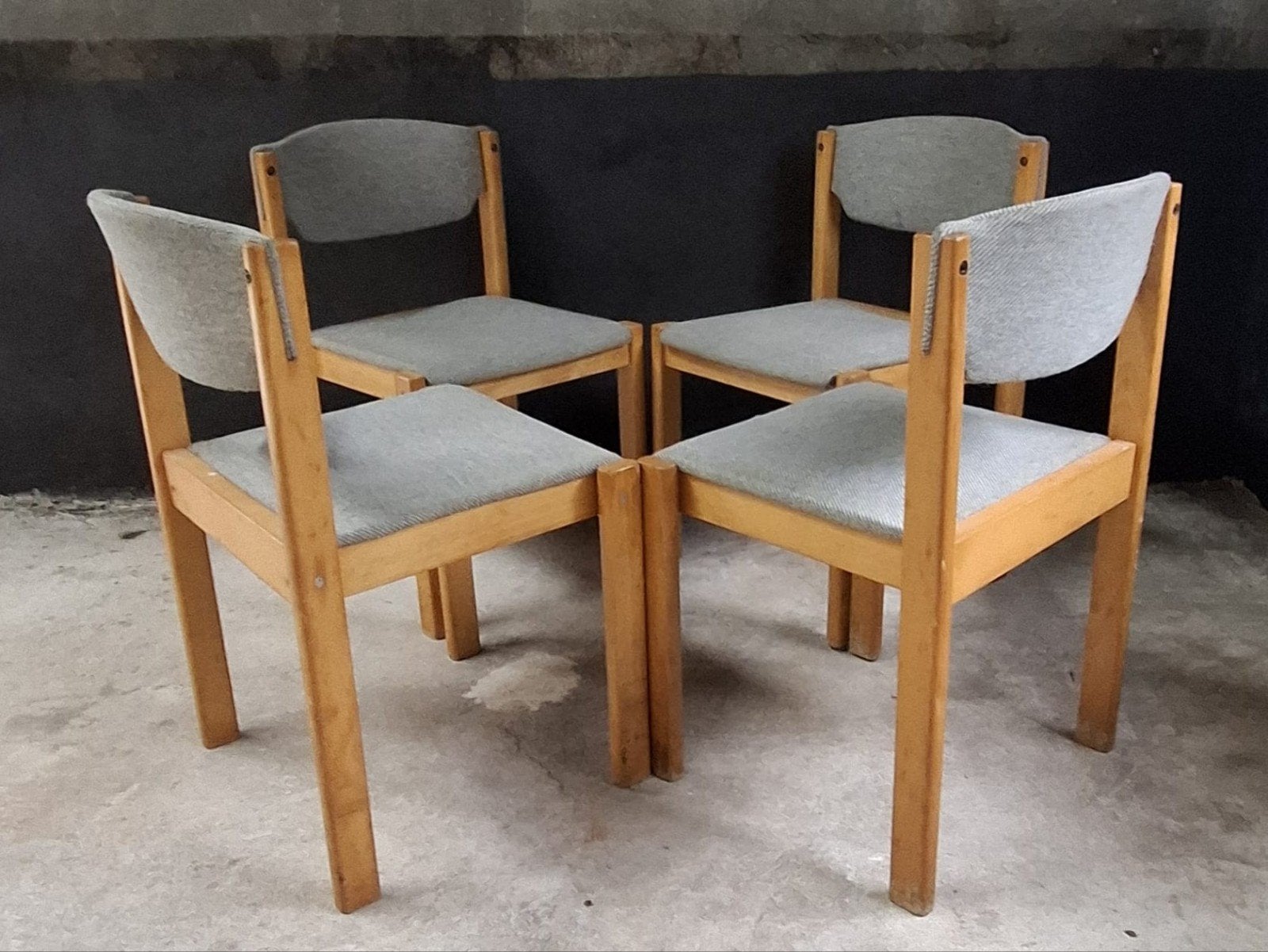 23 x Vintage Deense houten stoelen horeca retro kantine cafe, Ophalen of Verzenden, Zo goed als nieuw, Bruin, Vijf, Zes of meer stoelen