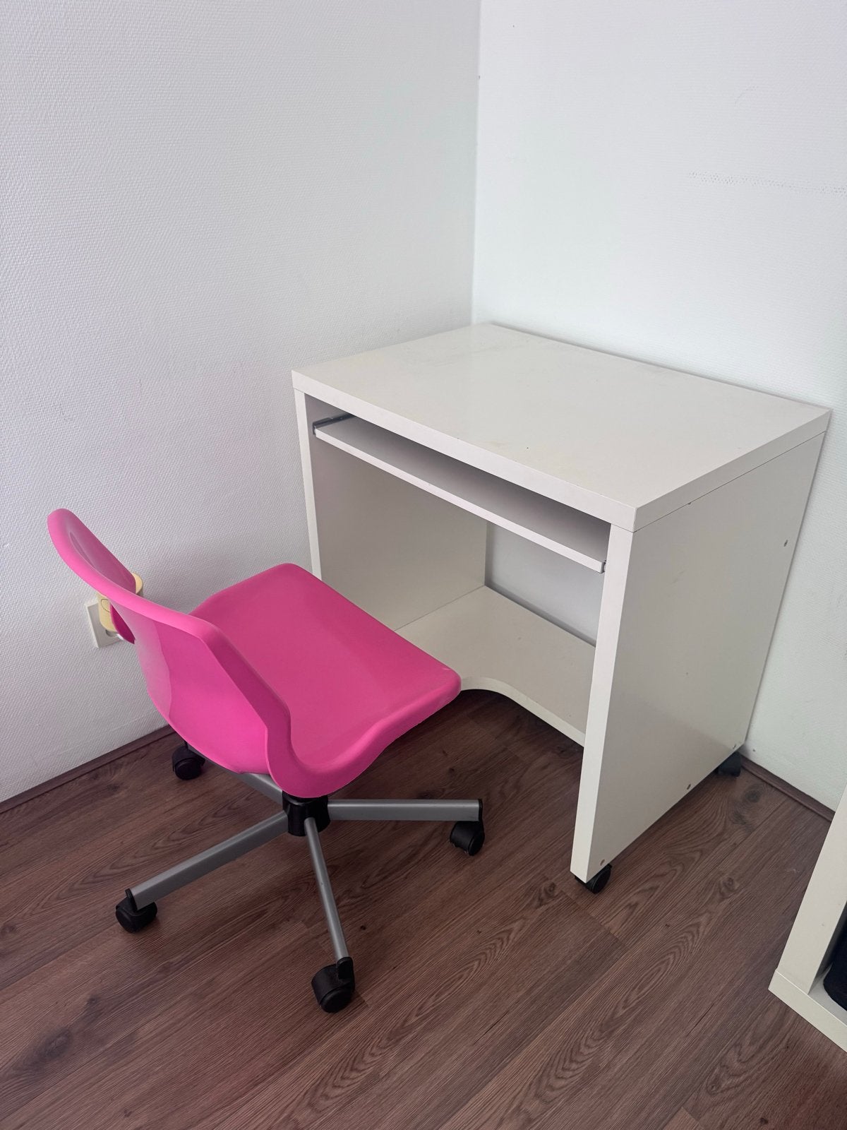 Compact wit bureau met roze bureaustoel (H40 zitvlak), Huis en Inrichting, Ophalen, Gebruikt, Wit, Kinderbureau