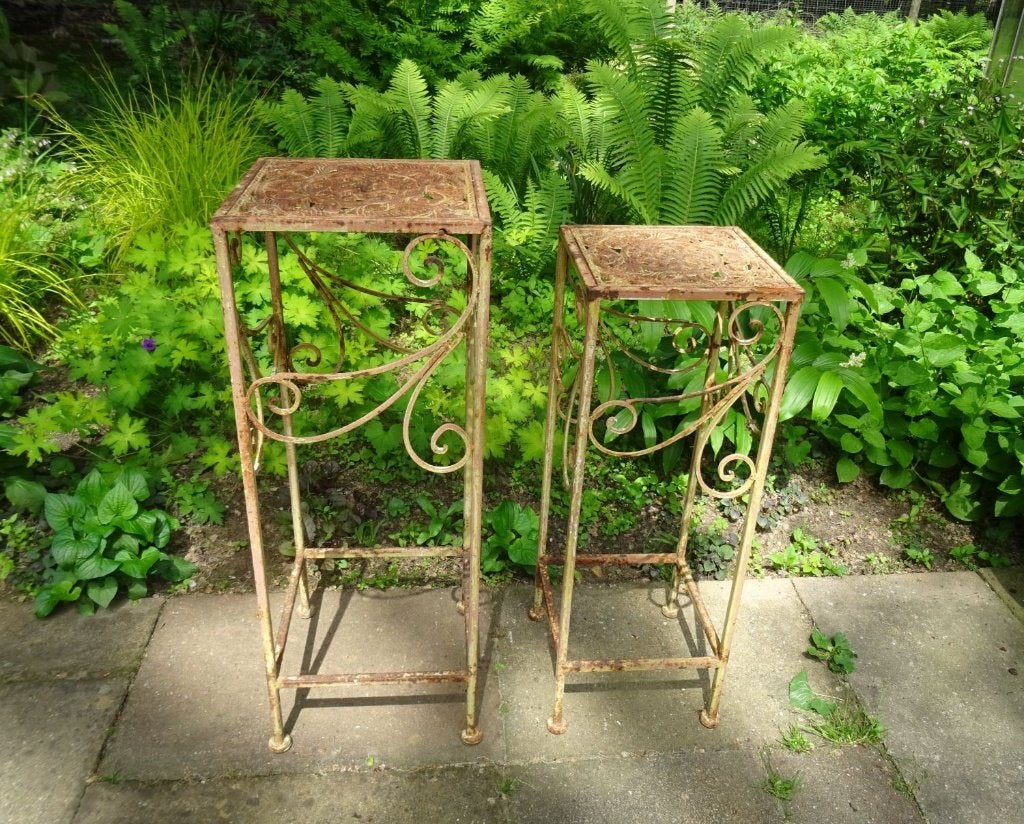2 oude metalen plantenstandaards., Tuin en Terras, Ophalen, Gebruikt, Vierkant, Metaal