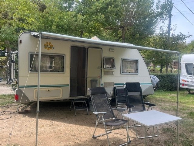 Caravan, Vast bed, Rondzit, 750 - 1000 kg, Tot en met 4