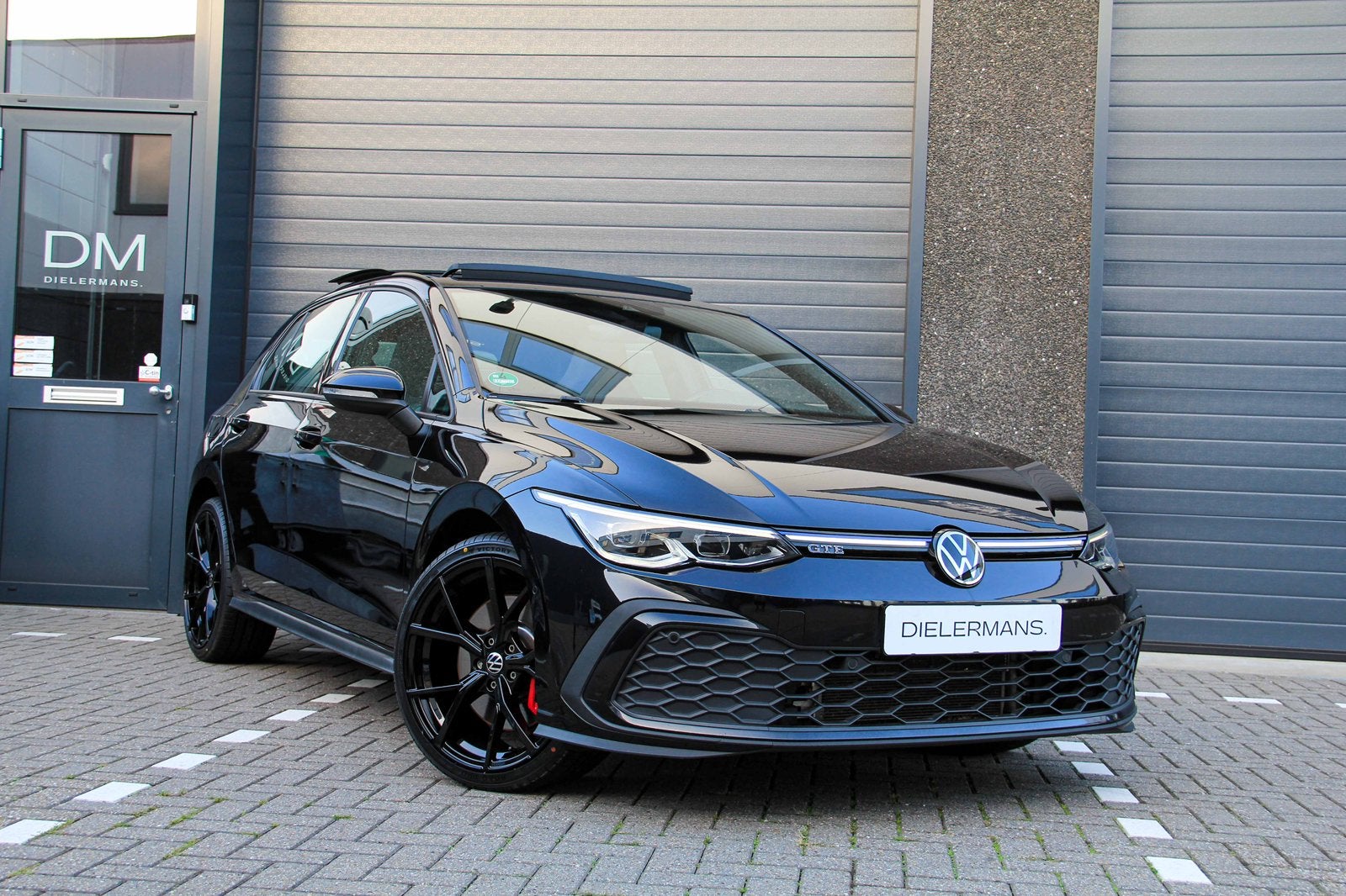 Volkswagen Golf GTE 245 pk | Black style | Pano | IQ | BTW, 1624 kg, 4 cilinders, Met garantie (alle), Zwart