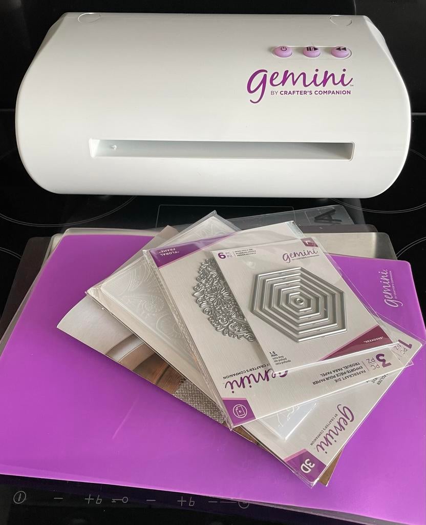 Gemini snij- en embossingmachine met nieuwe mat, Gebruikt, Ophalen of Verzenden, Kunststof, Machine