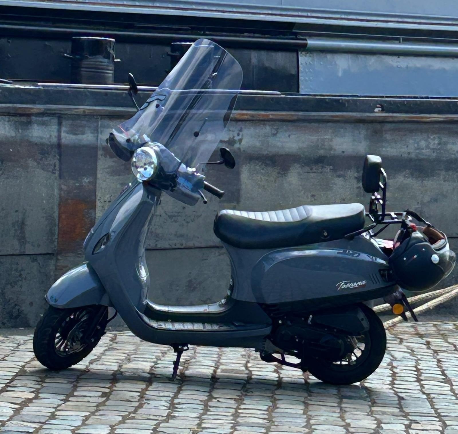 GTS Toscana 2023 met blauw kenteken, Ophalen, Zo goed als nieuw, Benzine, Overige merken