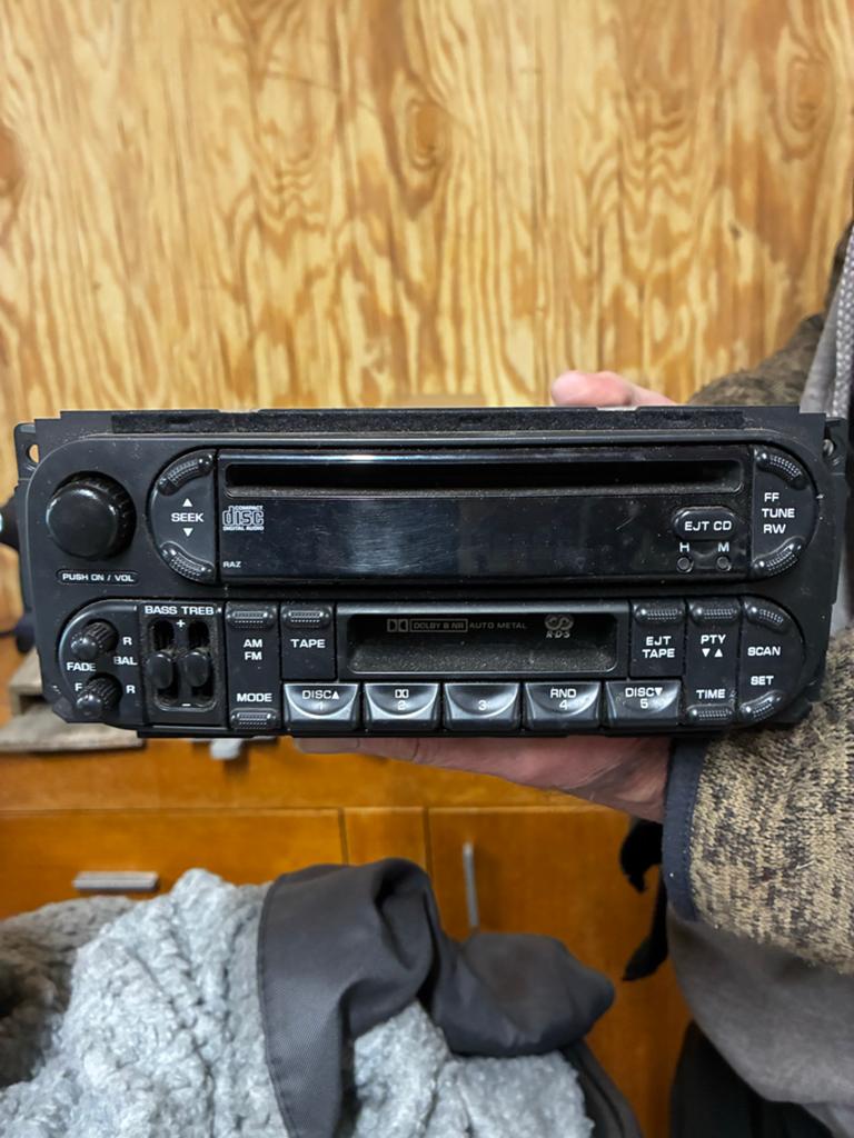 Originele radio/cd/cassette speler Jeep Grand Cherokee V8, Ophalen of Verzenden, Gebruikt