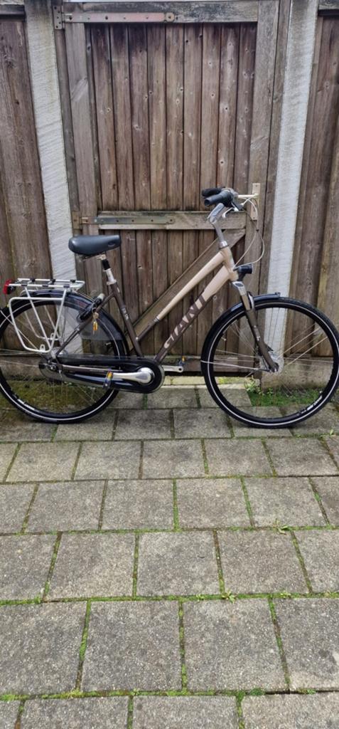Zeer nette gewoon nieuw GIANT FUTURO 28 inch, Fietsen en Brommers, Fietsen | Dames | Damesfietsen, 53 tot 56 cm, Versnellingen