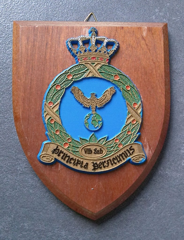 Wapenschild Koninklijke Luchtmacht Vliegbasis Soesterberg, Verzamelen, Verzenden, Luchtmacht, Nederland, Overige typen