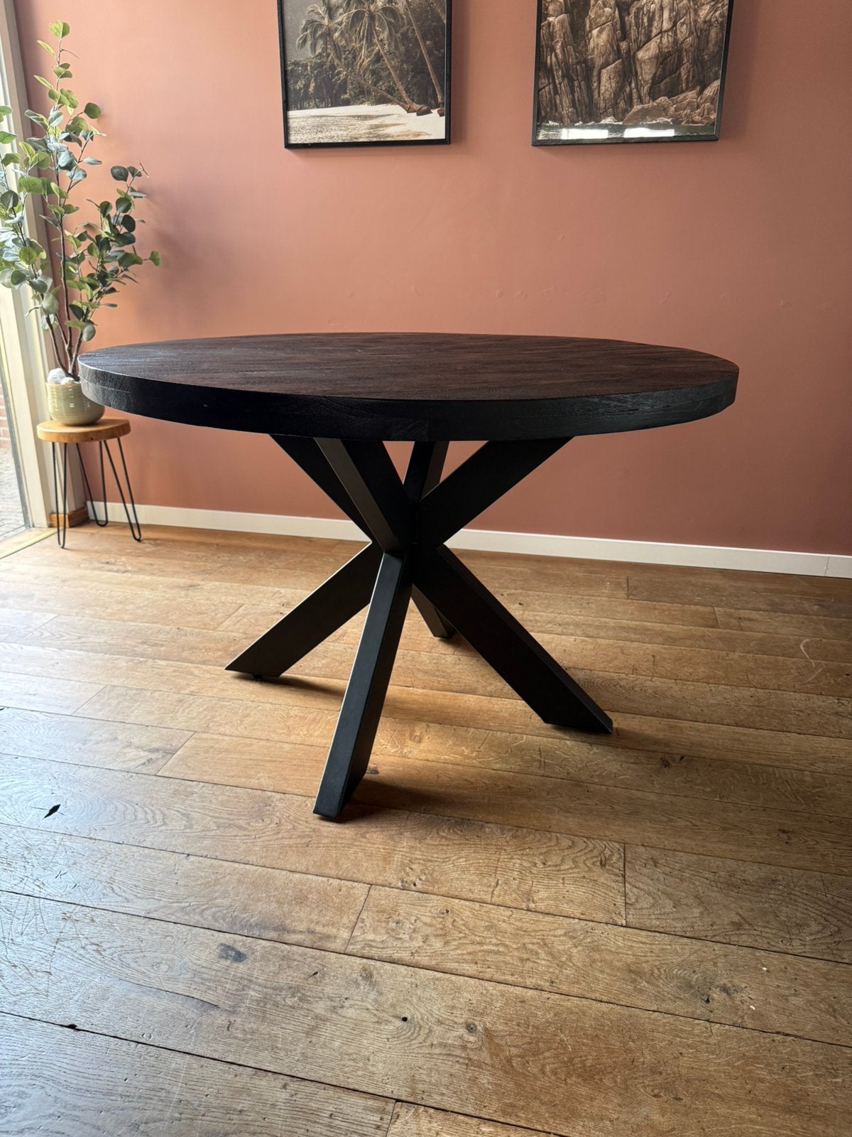 Ronde zwarte eettafel, Ophalen, 100 tot 150 cm, Rond, Zo goed als nieuw