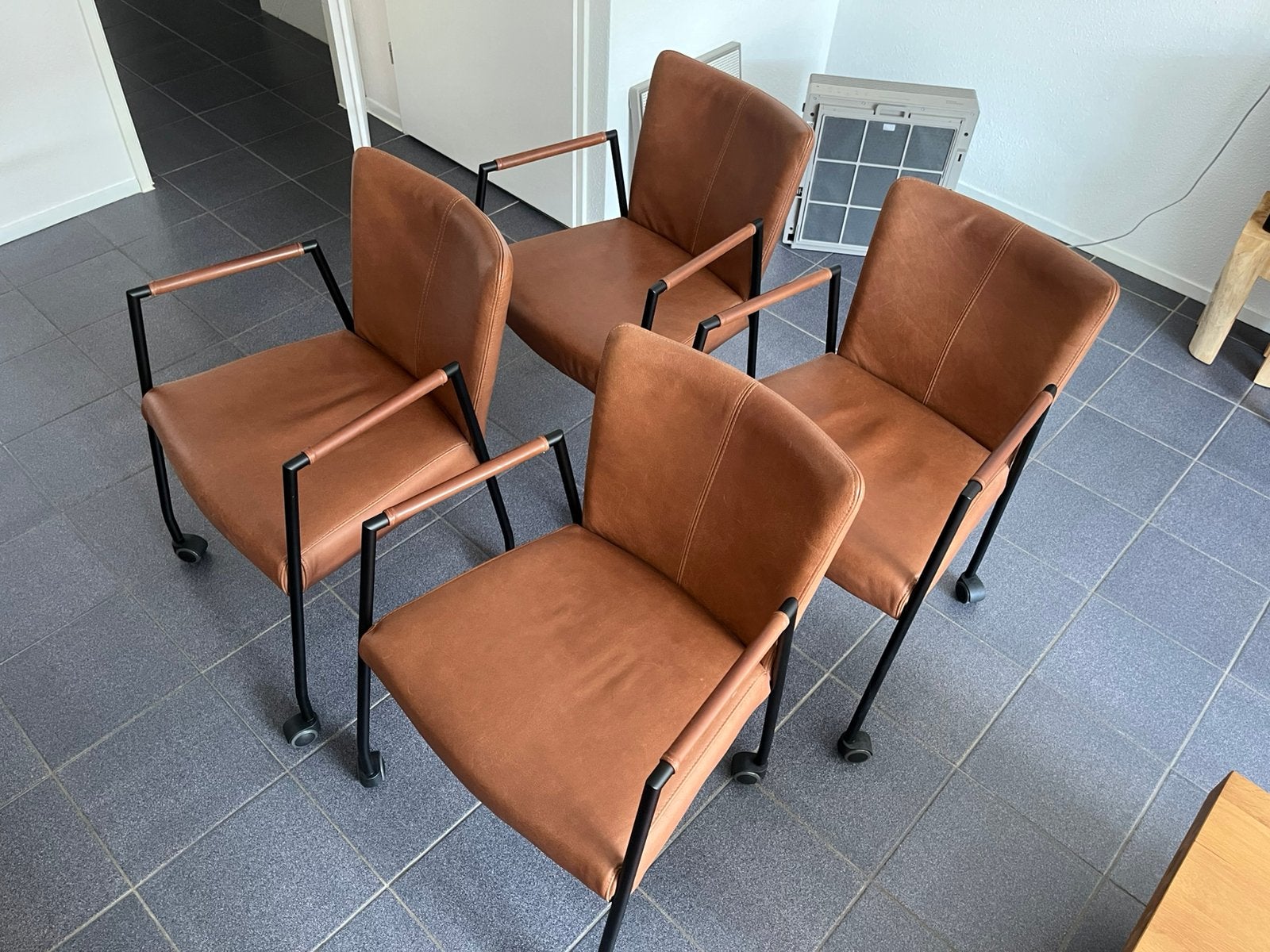 Goossens 4 chairs in leather with wheels, Ophalen, Gebruikt, Bruin, Leer