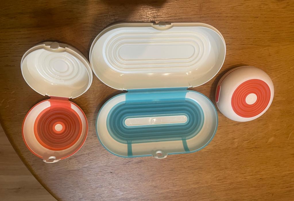 Nieuwe Tupperware klipdoosje met 2 kleine bakjes, Ophalen of Verzenden, Nieuw, Wit, Bus of Trommel