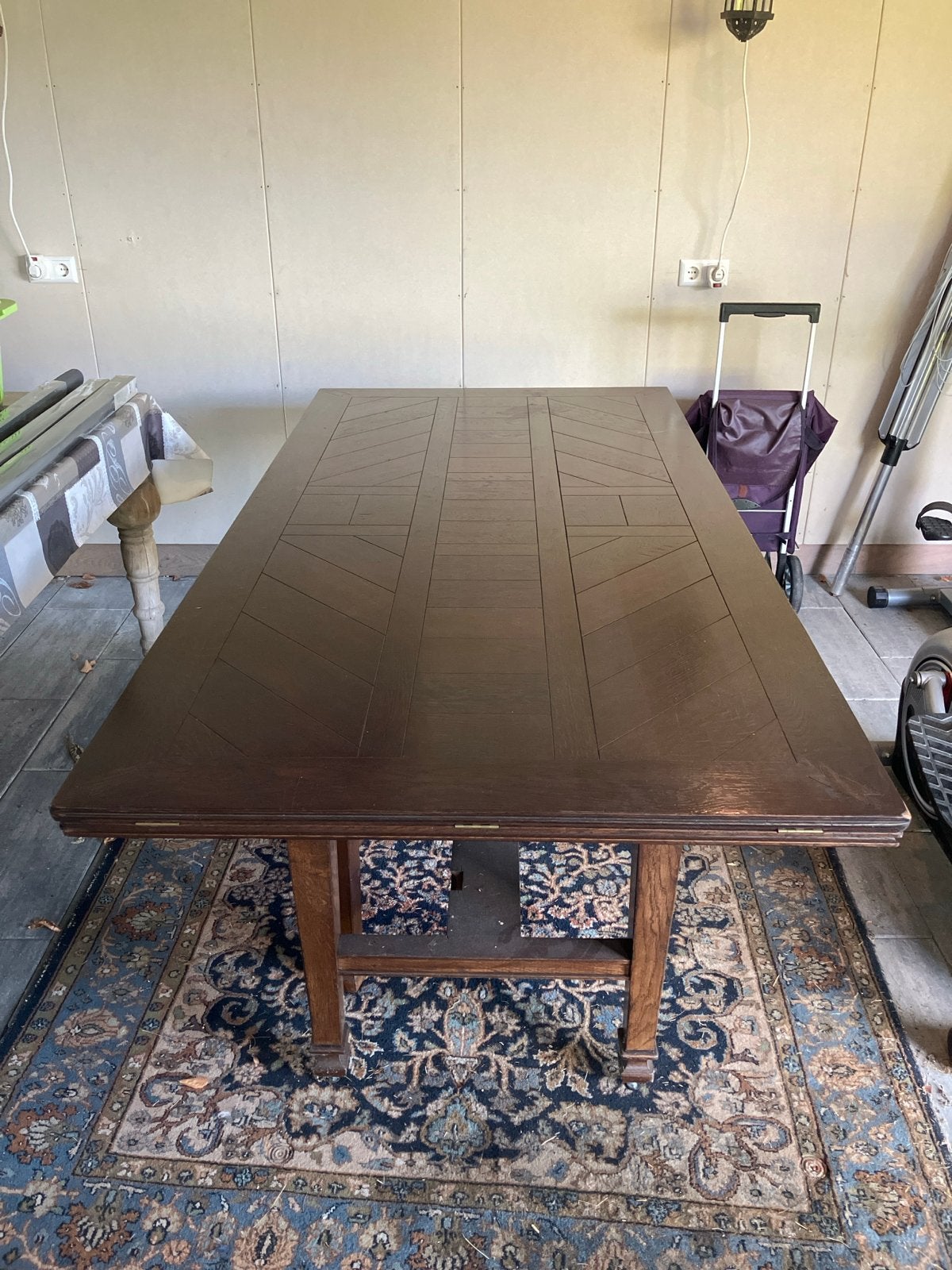Uitschuifbare eettafel, donker hout, Antiek en Kunst, Ophalen