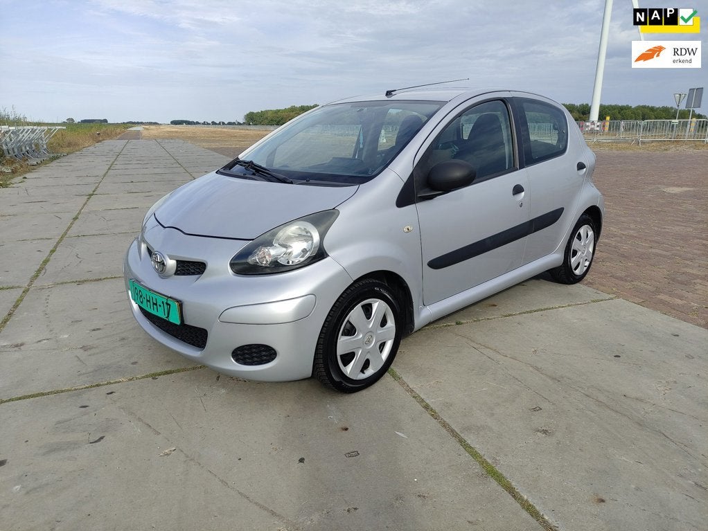Toyota Aygo 1.0-12V Access en Carplay, Auto's, Voorwielaandrijving, Gebruikt, 4 stoelen, 68 pk