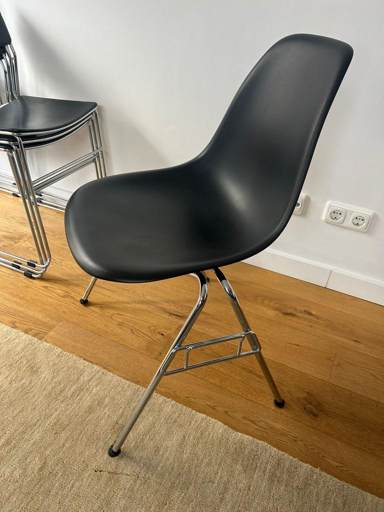 Vitra Eames Plastic Side Chair RE DSS zwart, Huis en Inrichting, Stoelen, Gebruikt, Eén, Kunststof, Metaal, Zwart, Ophalen