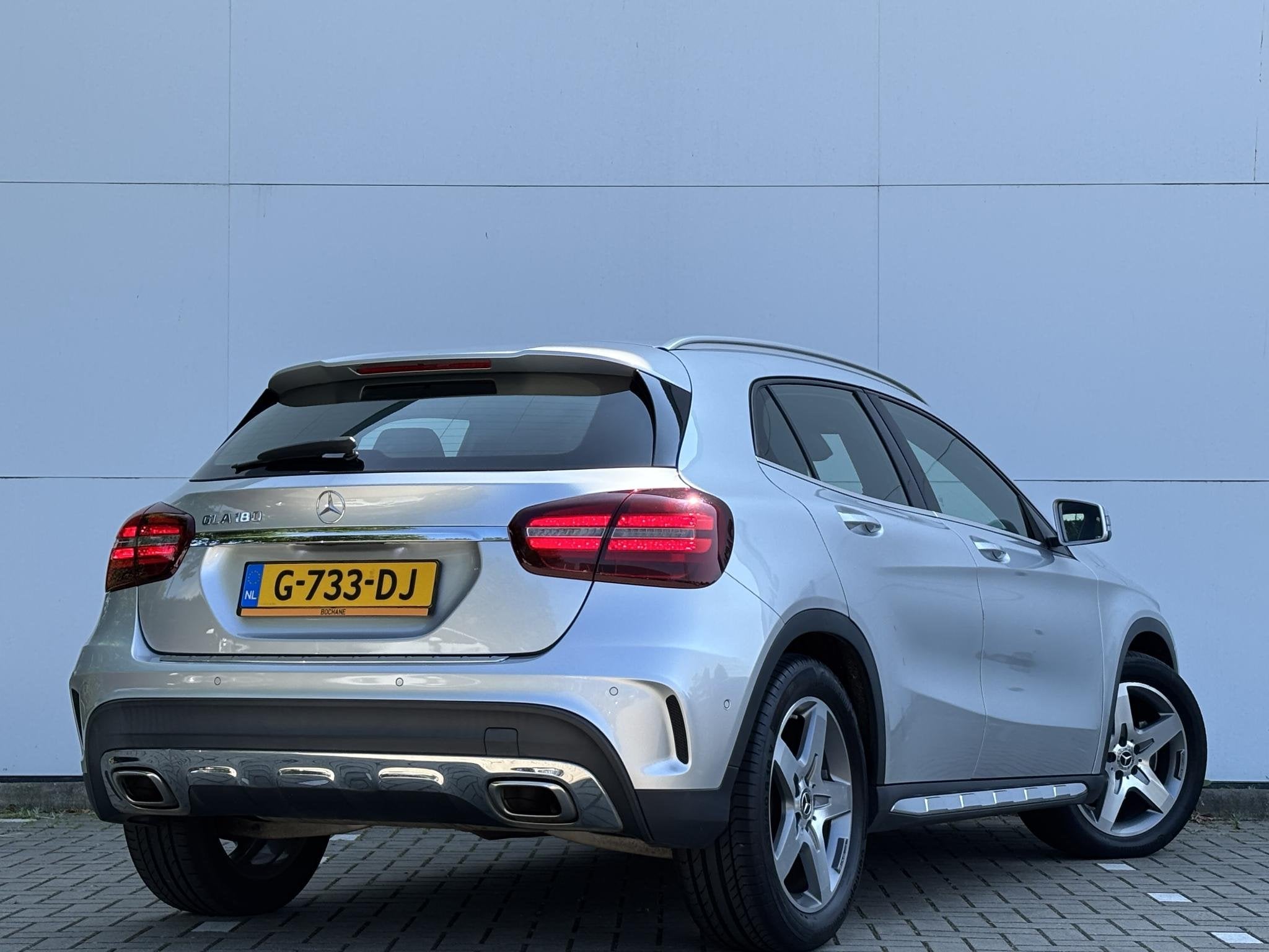 Mercedes-Benz GLA-klasse 180 Business Solution AMG | Navigat, 4 cilinders, 715 kg, Leder en Stof, 122 pk