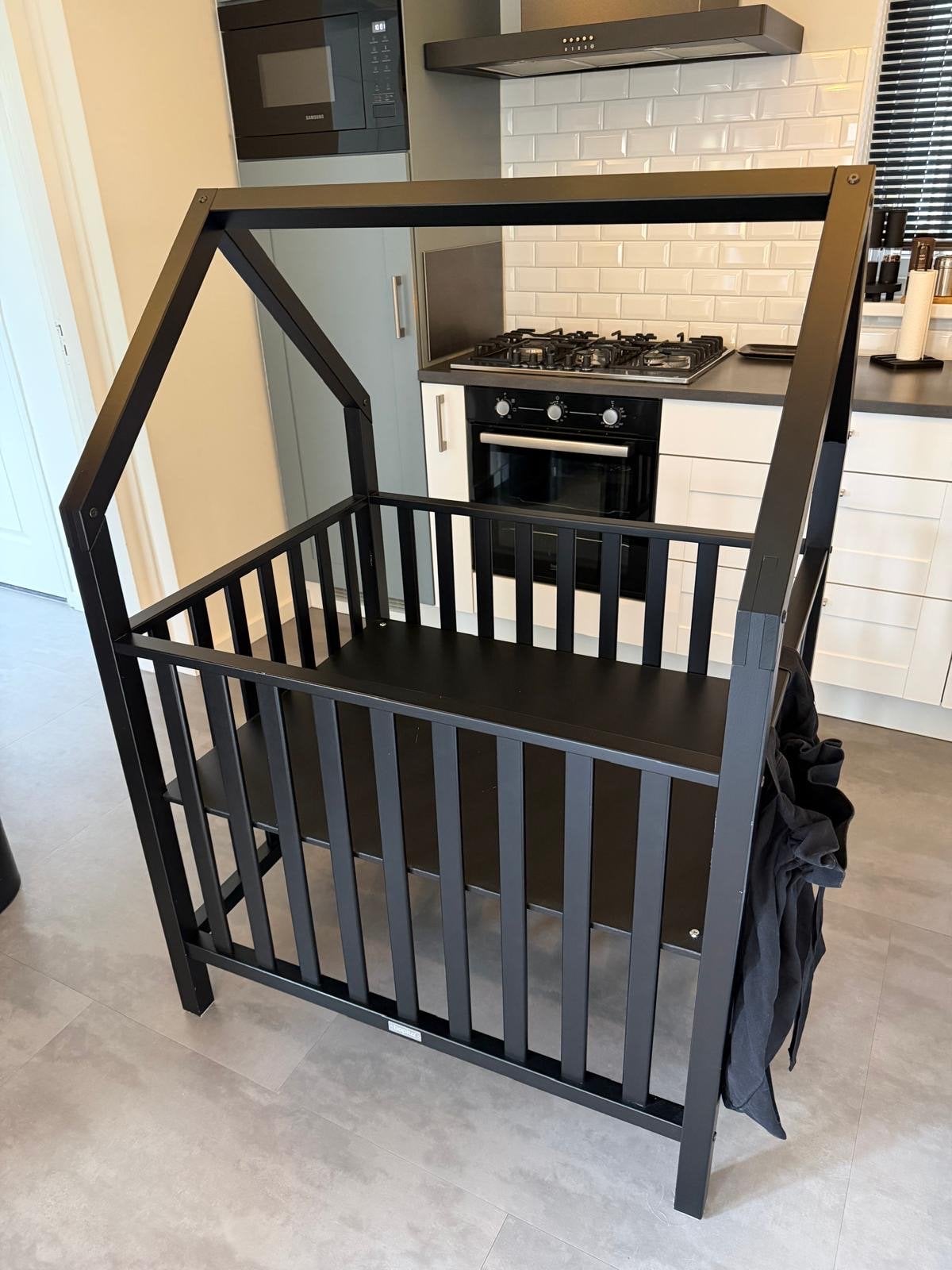 Bopita Box Huisje Zwart incl. opberger, matras en Boxkleed, Kinderen en Baby's, Ophalen, Gebruikt, Vierkant, Boxkleed