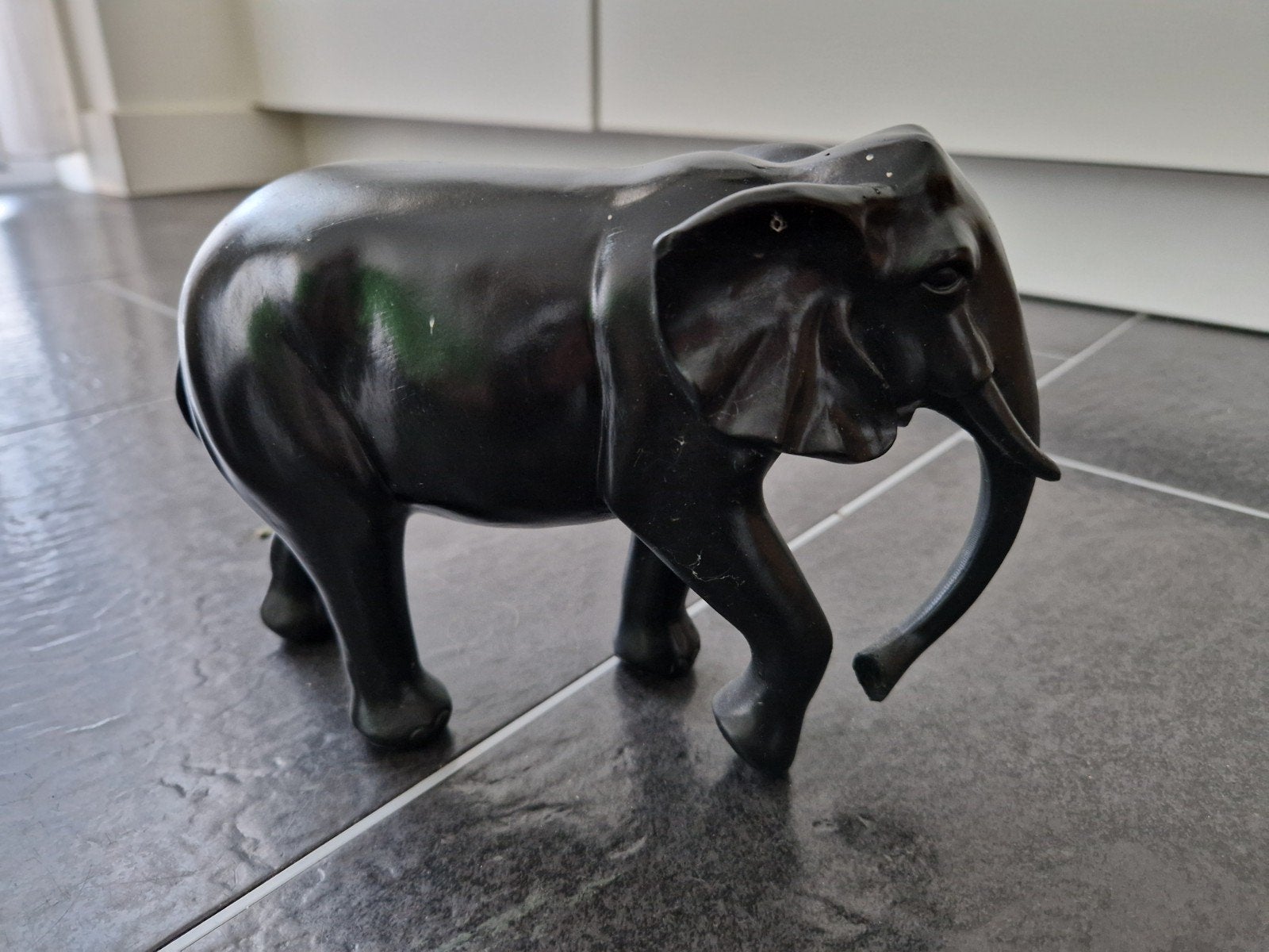 Decoratieve olifant van polysteen, Ophalen of Verzenden, Gebruikt, Zwart, Kunststof