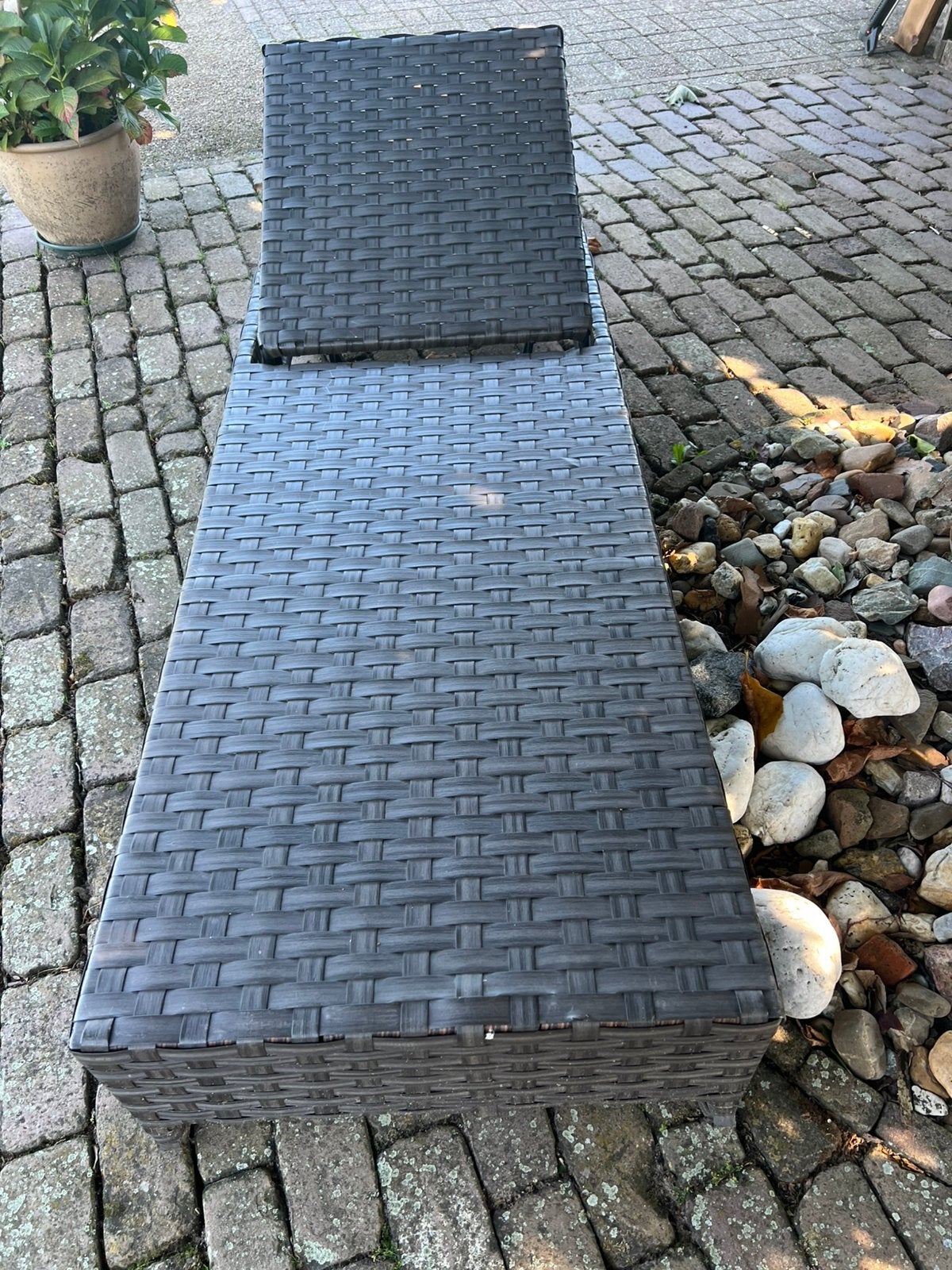 Kunststof ligbed met gebruikt matras bruin, Tuin en Terras, Ophalen, Gebruikt, Kunststof
