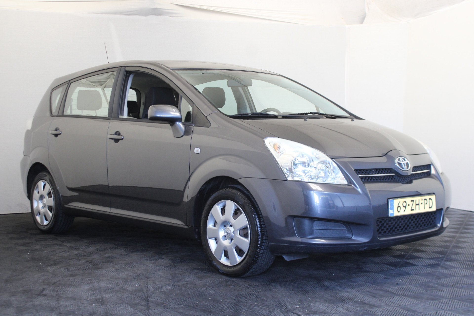 Toyota Verso 1.6 VVT-i Terra (bj 2008), Auto's, Gebruikt, Zwart, 4 cilinders, Origineel Nederlands