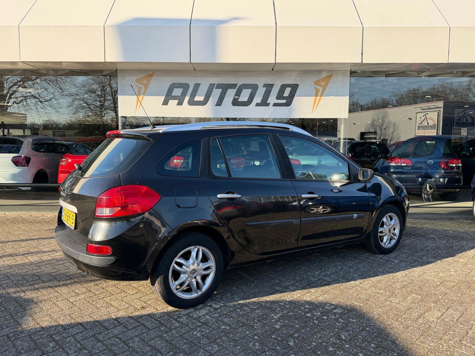 Renault Clio Estate 1.6-16V Corporate Sport, Auto's, Renault, Voorwielaandrijving, 4 cilinders, Origineel Nederlands, Euro 4