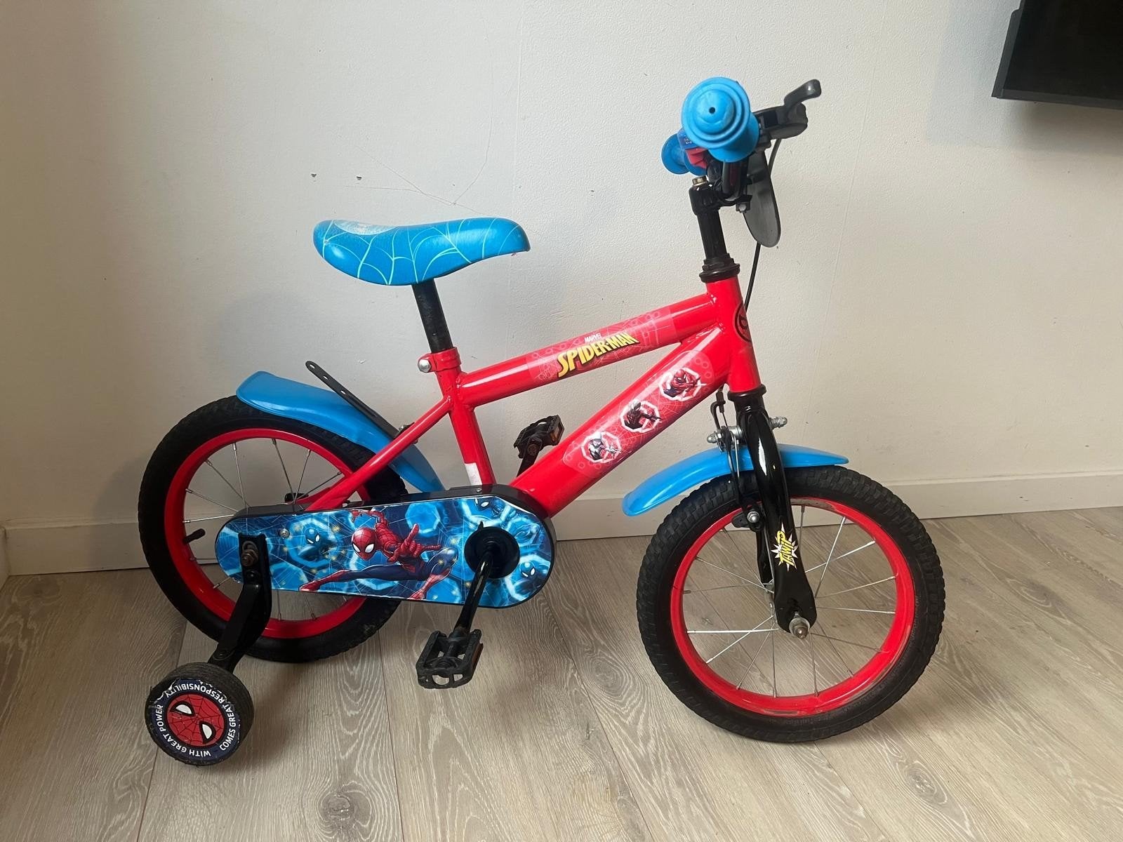 2 kinder fietsen spiderman 12 inch en 14 inch, Ophalen, Zo goed als nieuw, Terugtraprem, Minder dan 16 inch