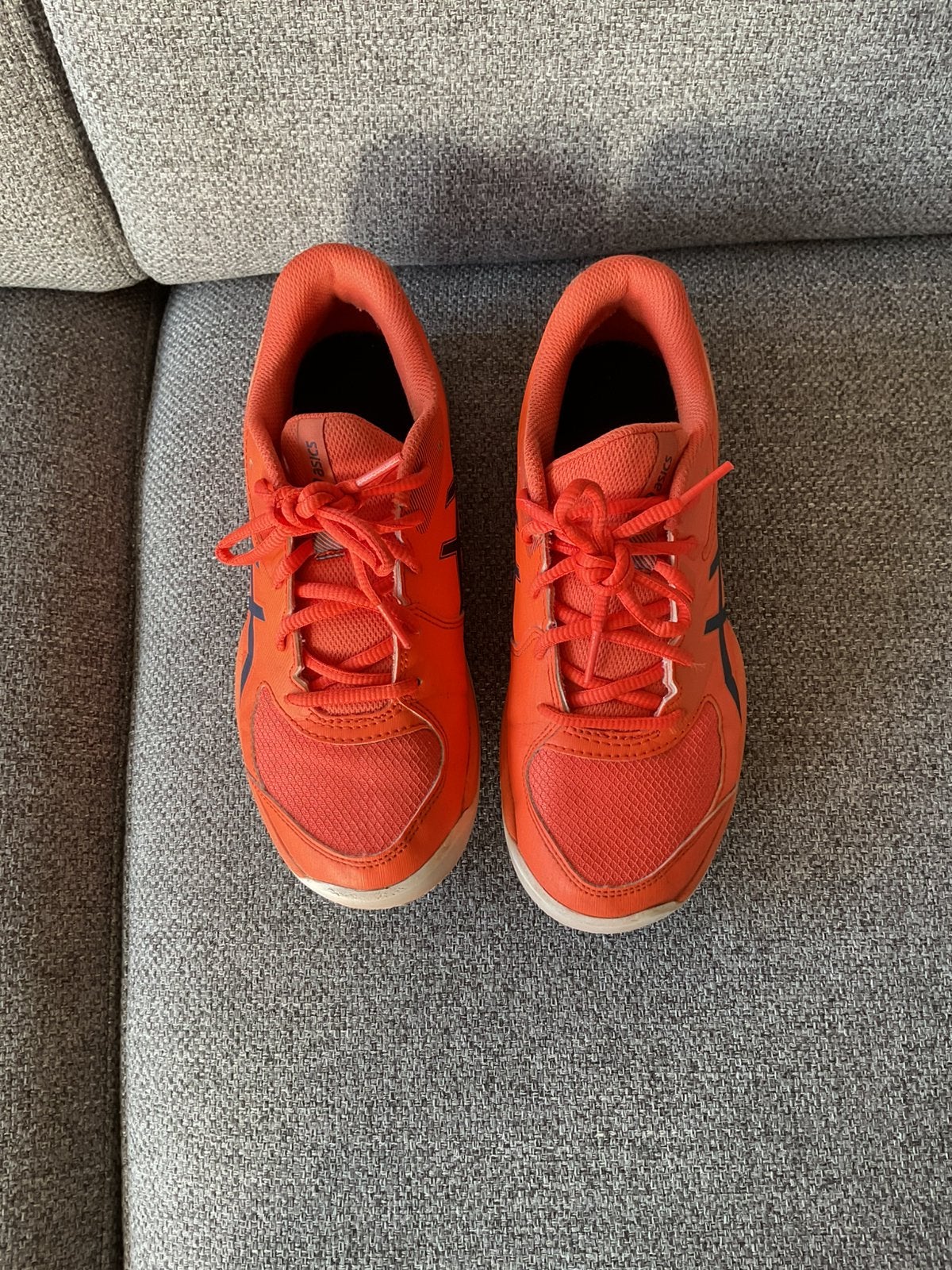 Asics kinder tennisschoenen maat 37,5, Ophalen of Verzenden, Zo goed als nieuw, Jongen of Meisje, Sportschoenen