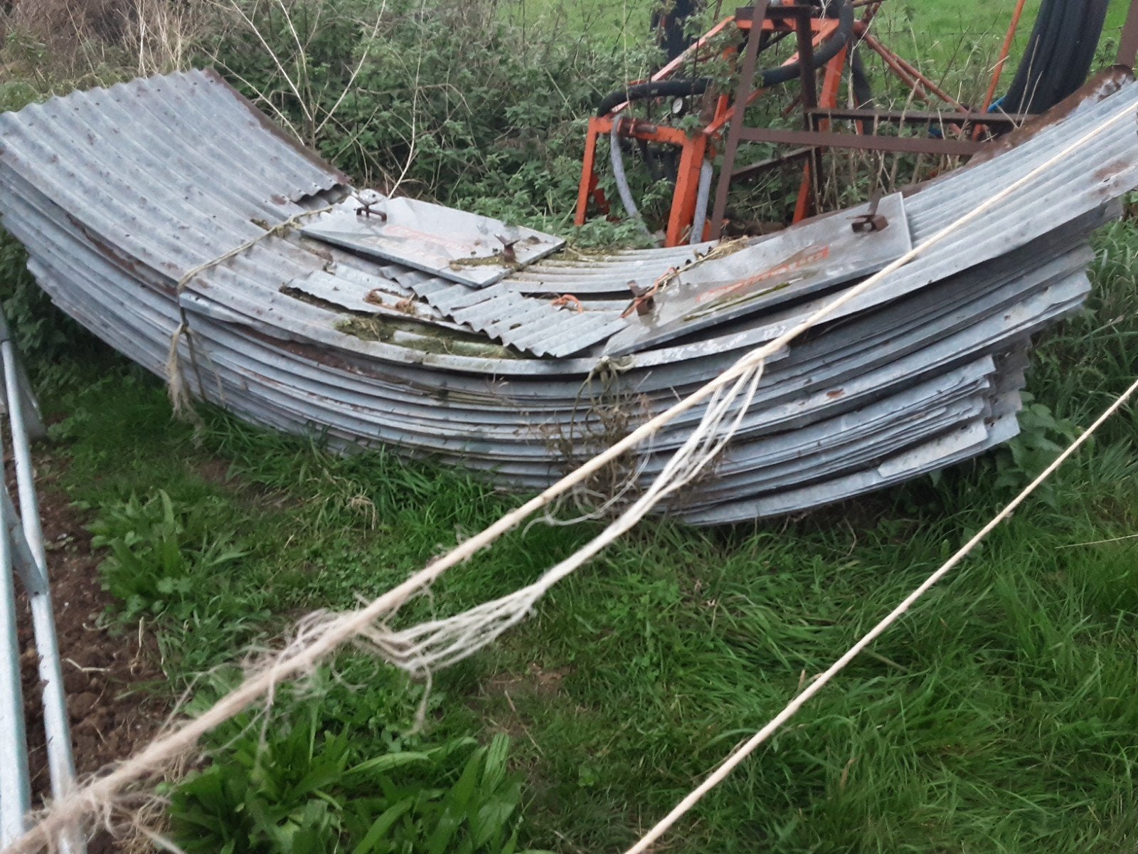 graansilo gedemonteerd h 320 diameter 410, Ophalen