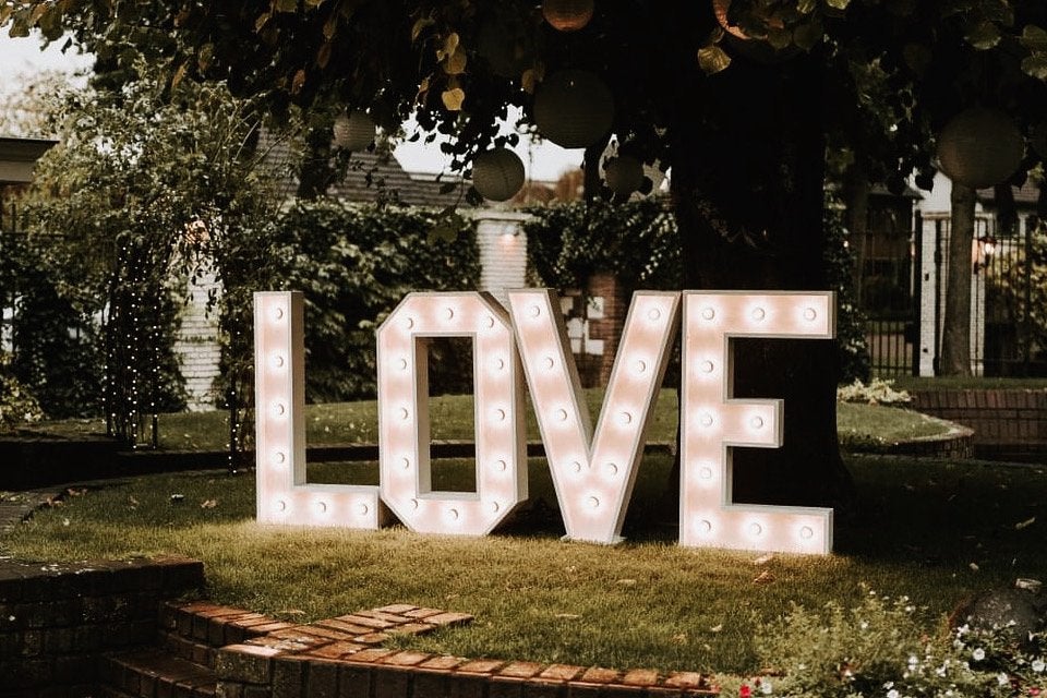 Love letters te huur, Ophalen