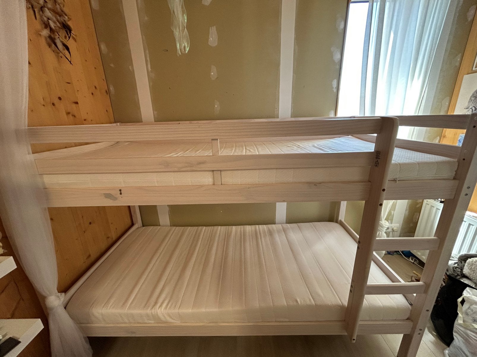 Leen bakker stapelbed 90x200, whitewash, Ophalen, Zo goed als nieuw, Stapelbed