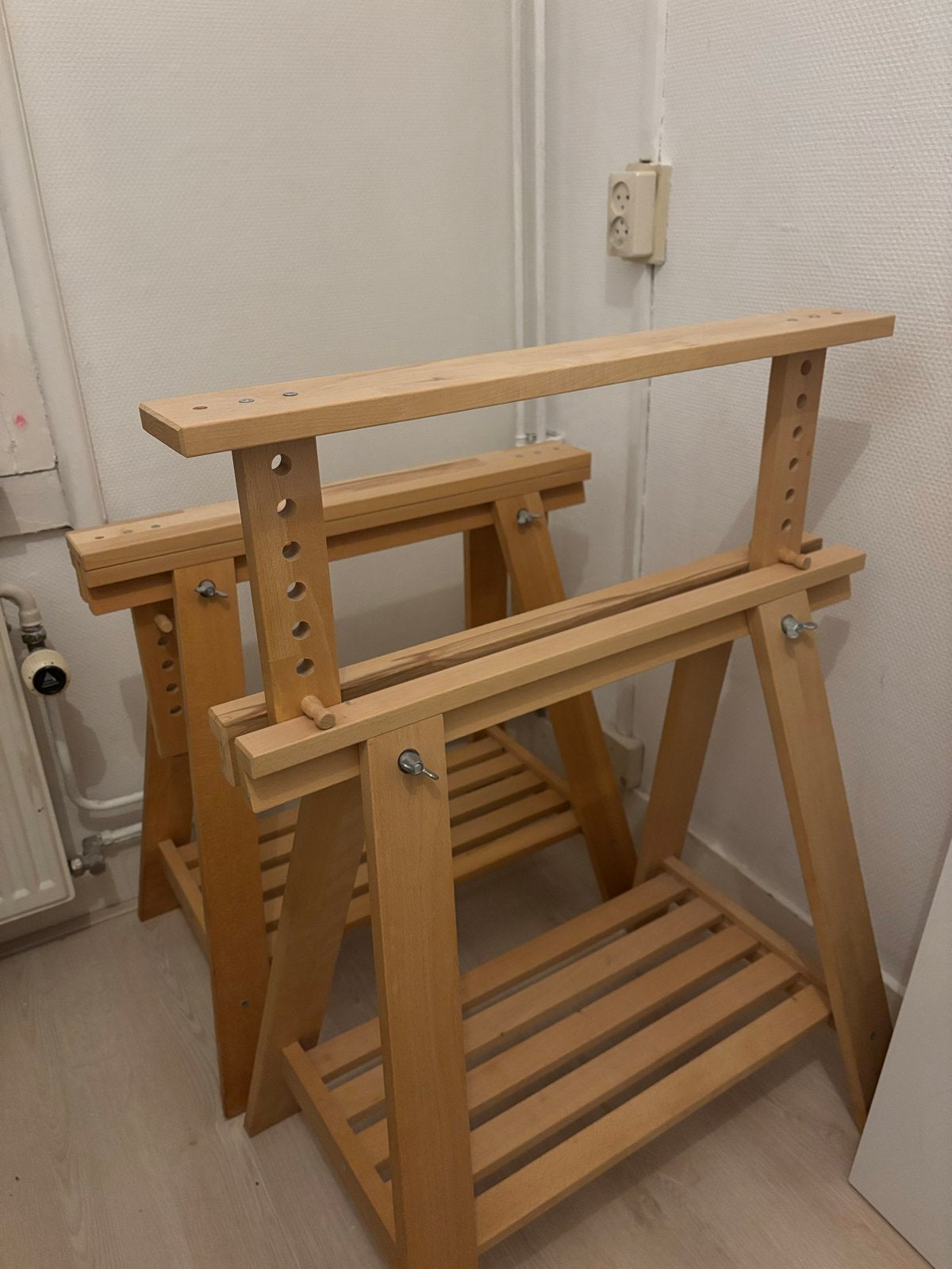 IKEA Finnvard schragen (evt met wit tafelblad), Huis en Inrichting, Ophalen, Gebruikt, Hout, In hoogte verstelbaar