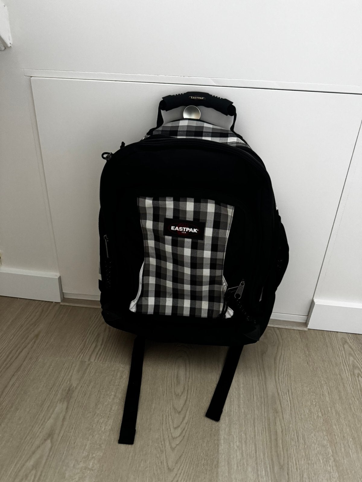 Eastpak rugzak met laptopvak en handige opbergvakken, Gebruikt, 25 tot 40 cm, Eastpak, Ophalen