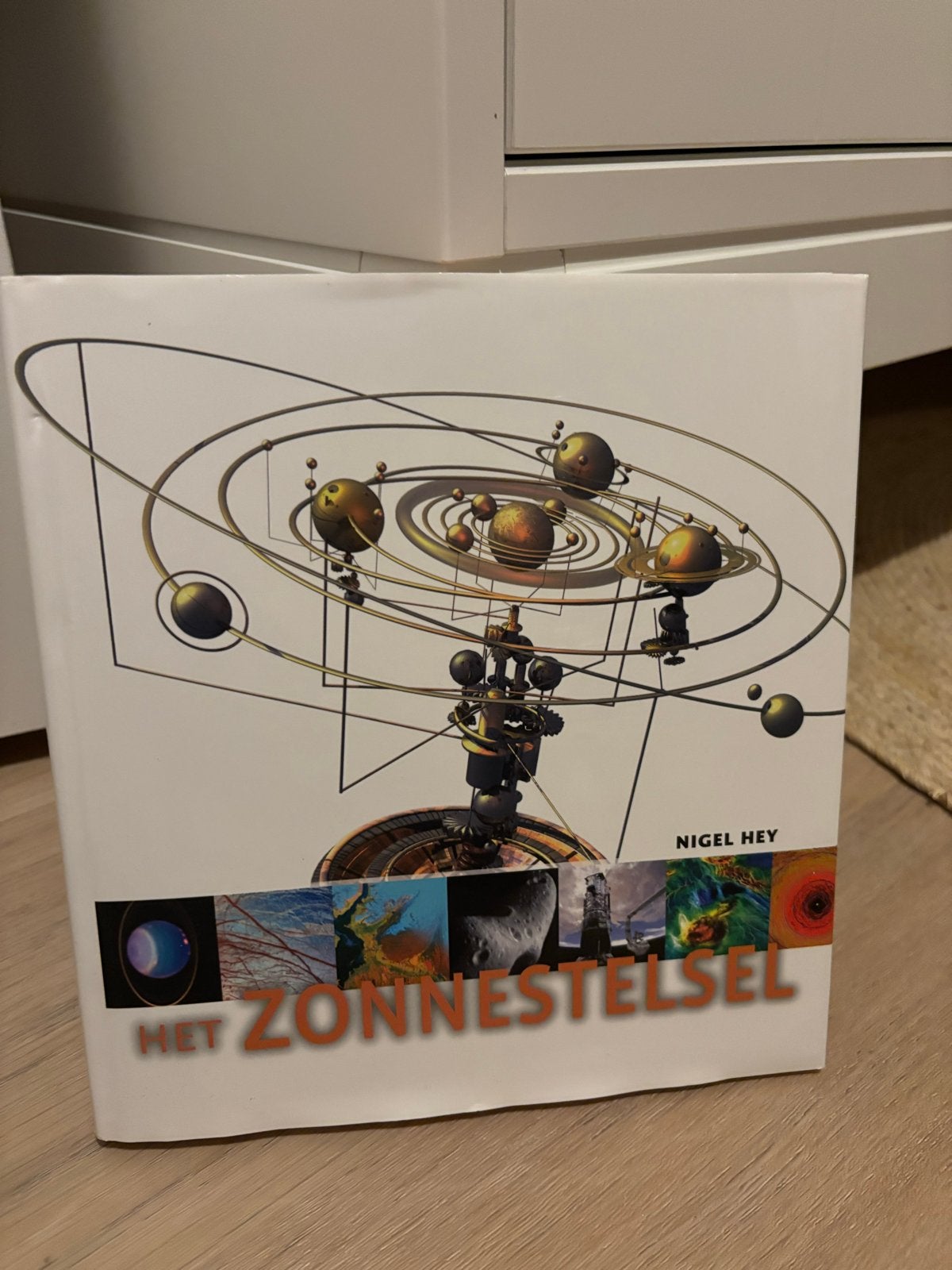 Het Zonnestelsel - Nigel Hey, Ophalen of Verzenden, Zo goed als nieuw, Natuurwetenschap