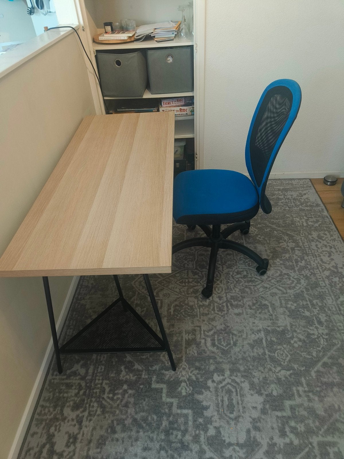 Bureau met bureaustoel, Ophalen, Zo goed als nieuw, IKEA, 140 cm
