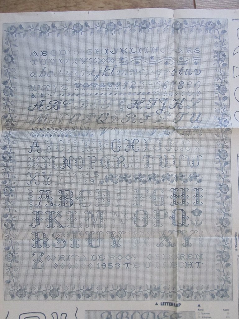 Groot borduur telpatroon Letterlap + schilderij met Lelies, Ophalen of Verzenden, Zo goed als nieuw, Handborduren, Patroon