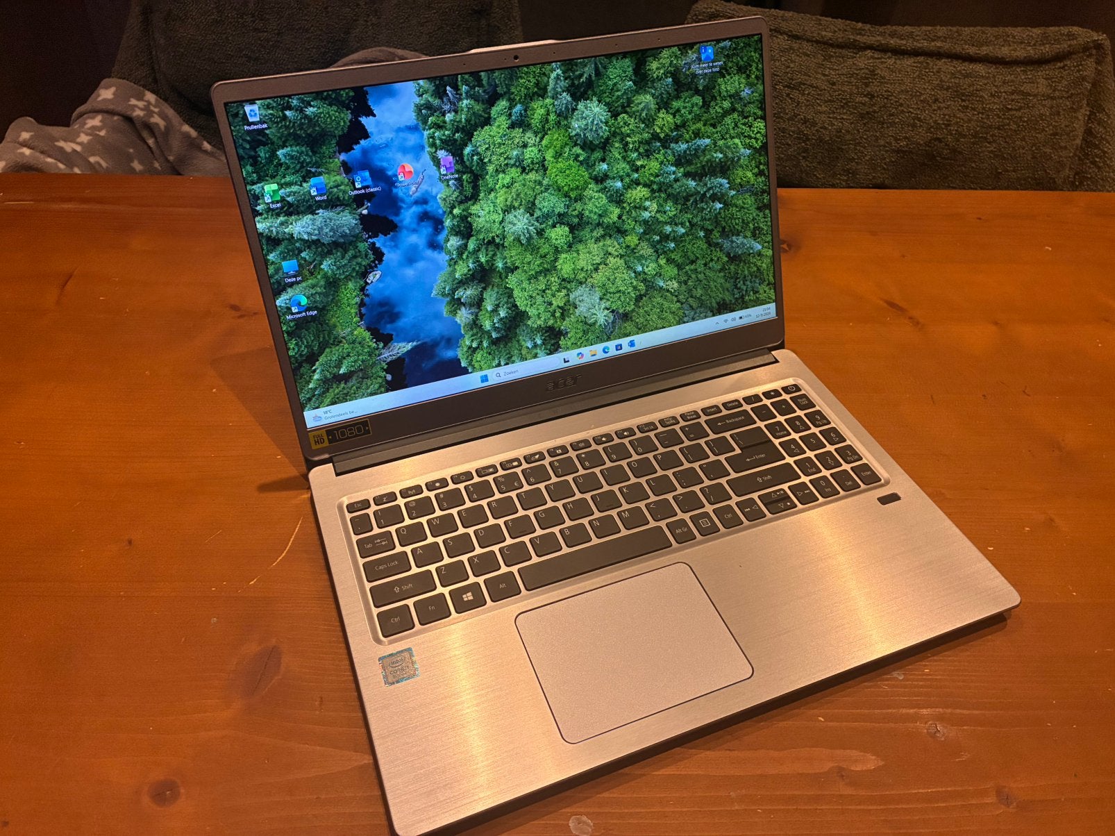 Acer Swift SF315-52, i5-8250U, 8 gb ddr4, 240 Gb M2 SSD, NEW, 2 tot 3 Ghz, Qwerty, 8 GB, 14 inch