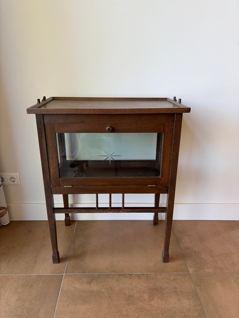 Antieke houten theekastje met dienblad, Ophalen