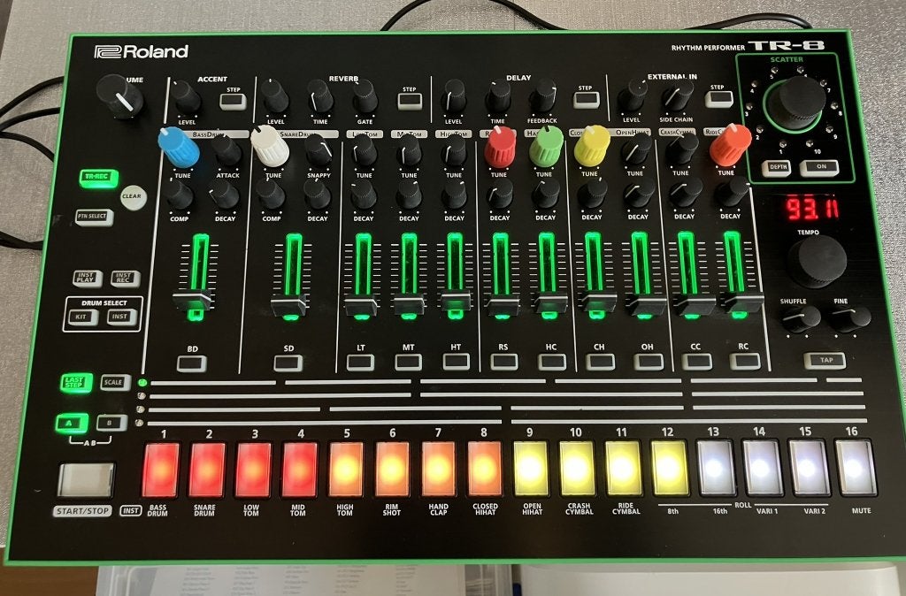 Roland TR-8 Rhythm Performer DrumComputer, Muziek en Instrumenten, Drumcomputers, Verzenden, Zo goed als nieuw, Roland