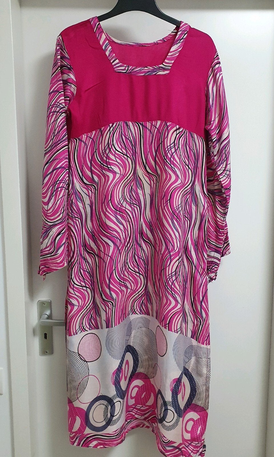 Roze jurk met abstracte print - Maat M, Maat 38/40 (M), Ophalen of Verzenden, Knielengte, Roze